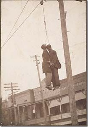 1920s And 1930s Lynchings Were Common In USA And Police County Sheriffs Did Nothing About Them!